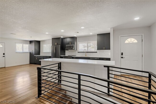 Foto del edificio - 5631 Gilbert Ln