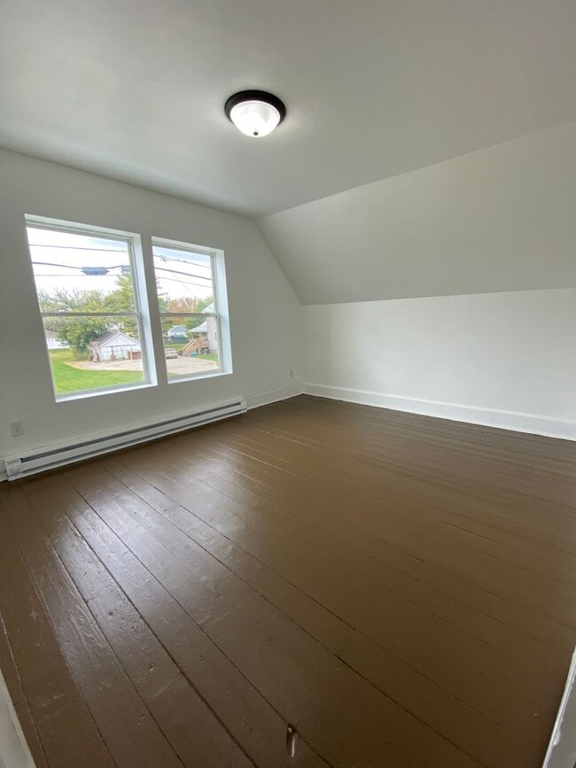 Building Photo - 341 Pecor St