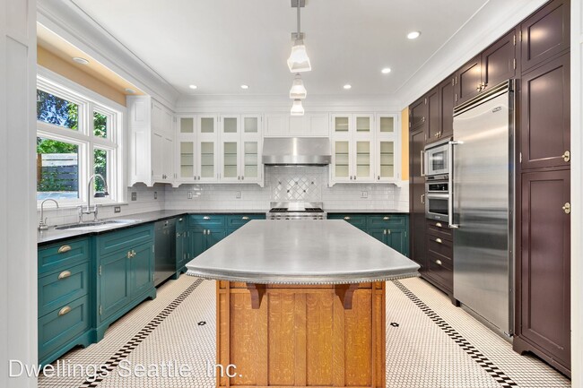 Building Photo - 3 br, 2.5 bath House - 2659 Cascadia Ave S