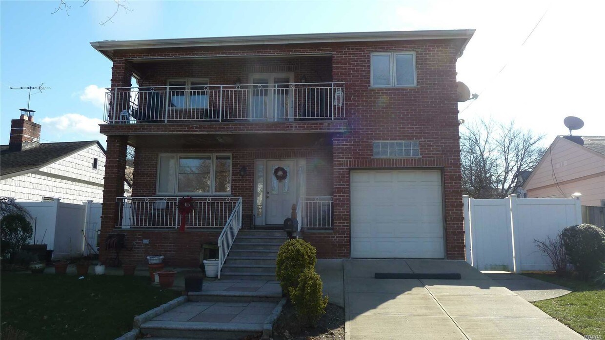 4 bedroom in Bayside NY 11361 House Rental in Queens, NY