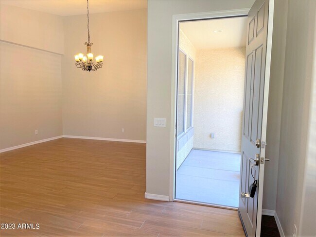 Building Photo - 3413 E Aris Dr