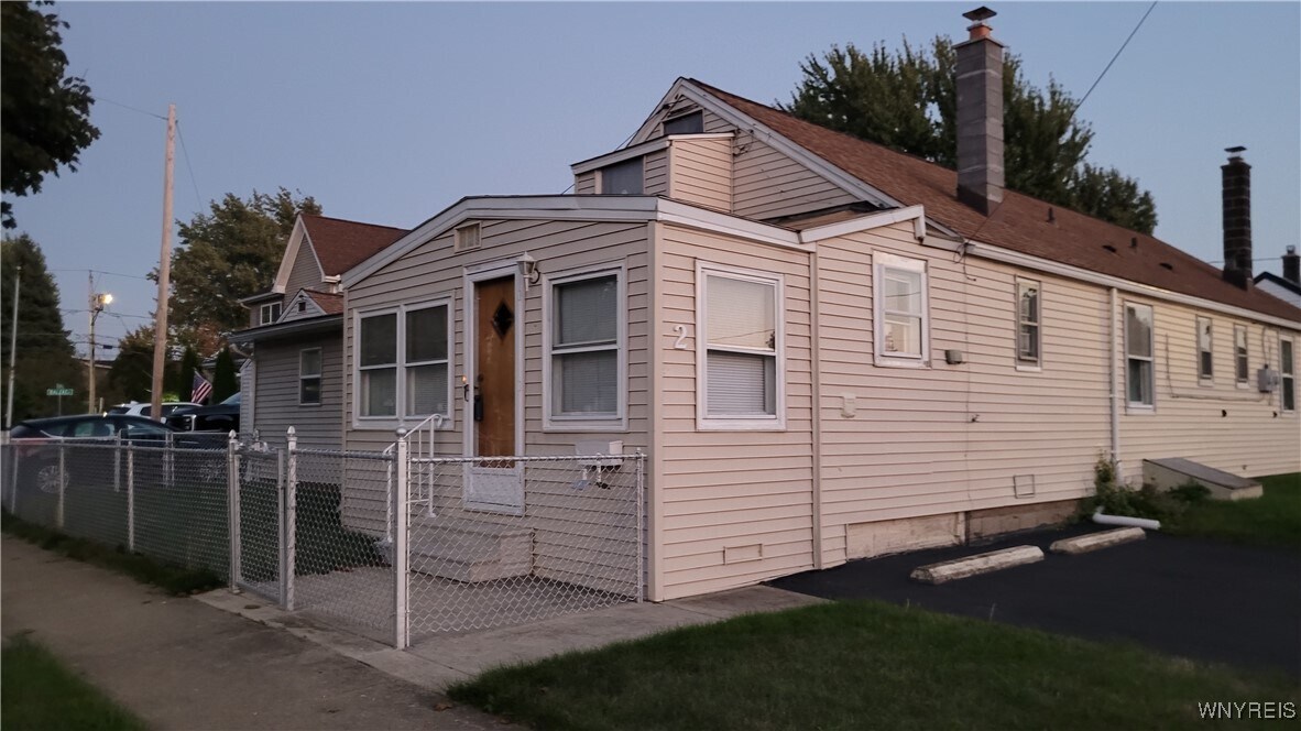 Primary Photo - 2 Balzac Ct