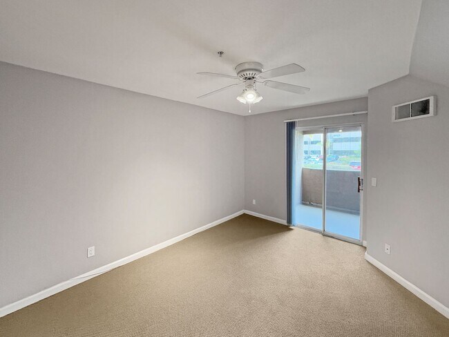 Foto del edificio - Great 2B/2BA Condo in UTC!