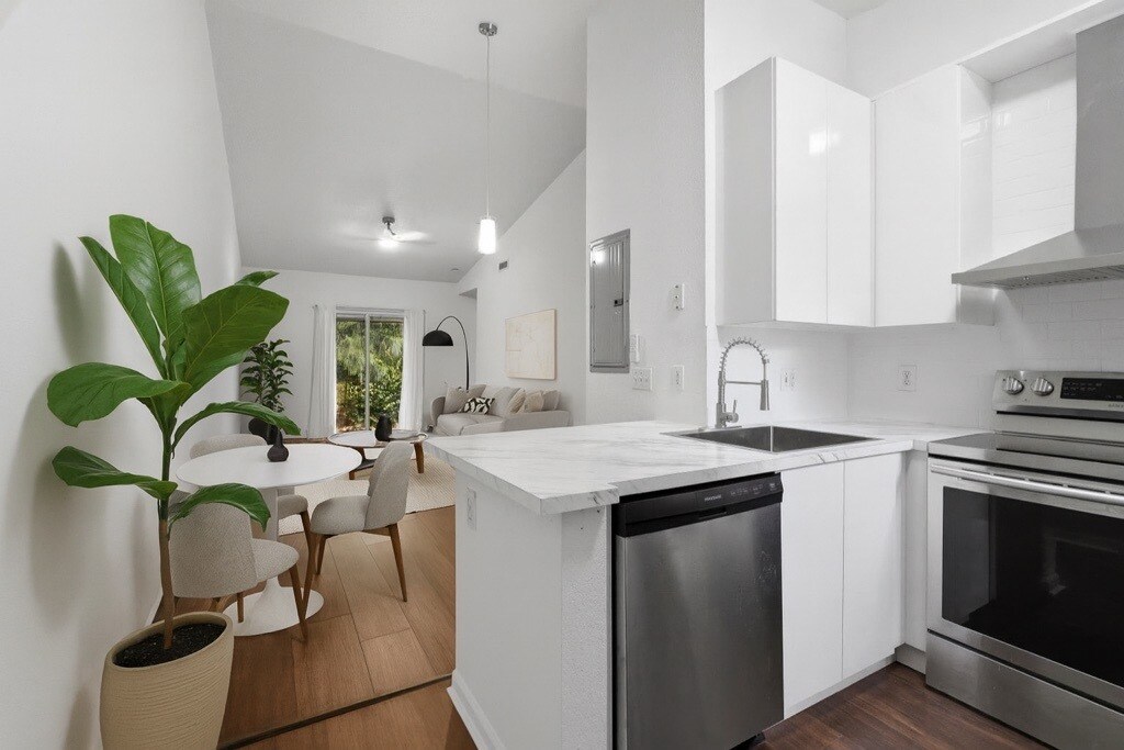 Foto principal - Davie Villas Stirling, LLC