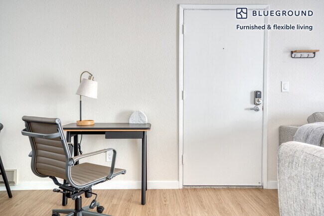 Foto del edificio - 2850 Middlefield Rd