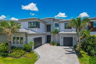 Building Photo - 9451 Riverside Pk Dr