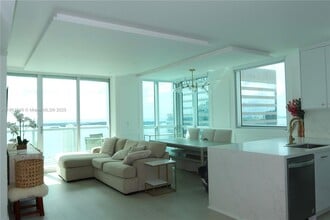 Building Photo - 500 Brickell Ave