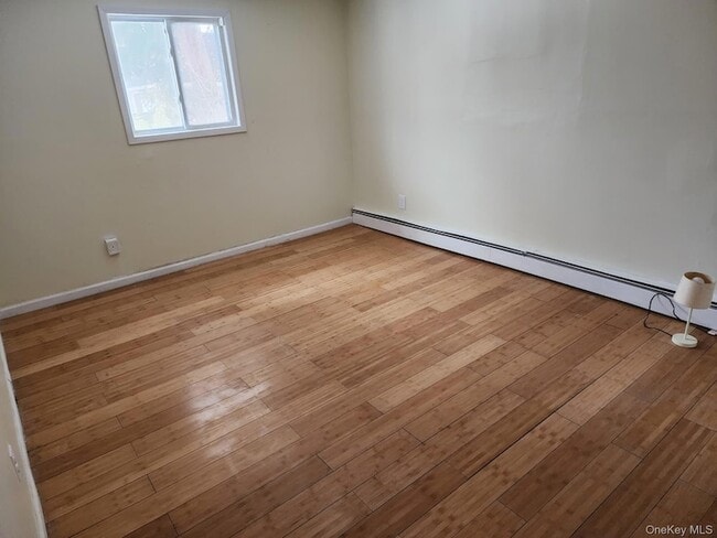 Building Photo - 1570 Kenneth Ave