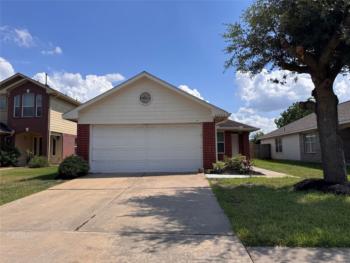 Foto principal - 18923 Larkspur Hills Dr