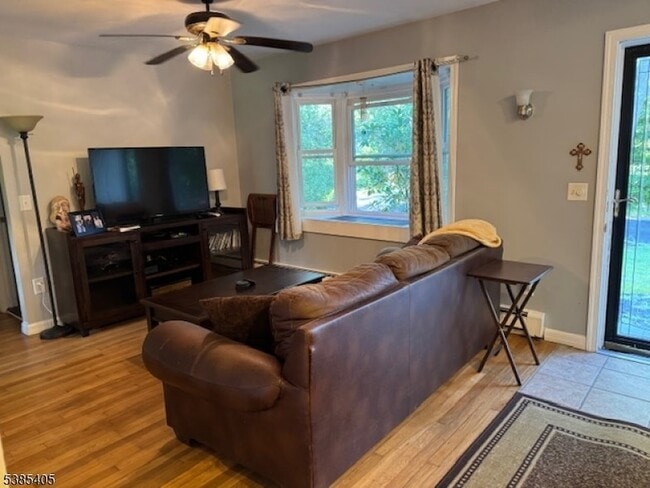 Building Photo - 12 Upper Lake Dr