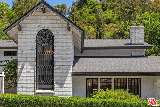 Foto del edificio - 1060 Chantilly Rd