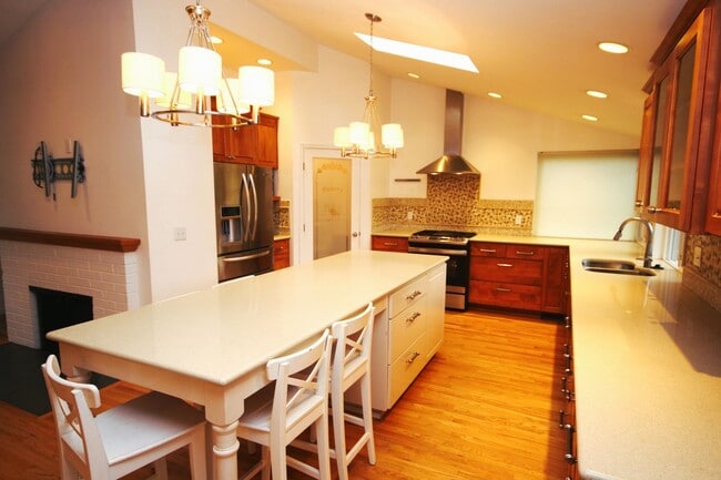 Building Photo - Beautifully Renovated Home in the Heart of Normandy Park