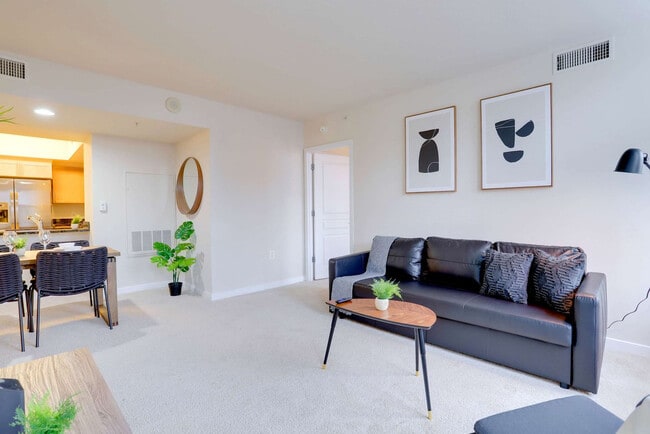 Building Photo - 550 14th St S