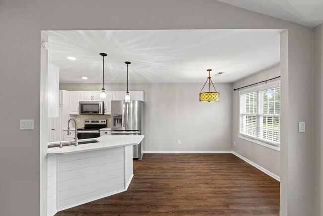 Building Photo - Swansboro Home for Rent!