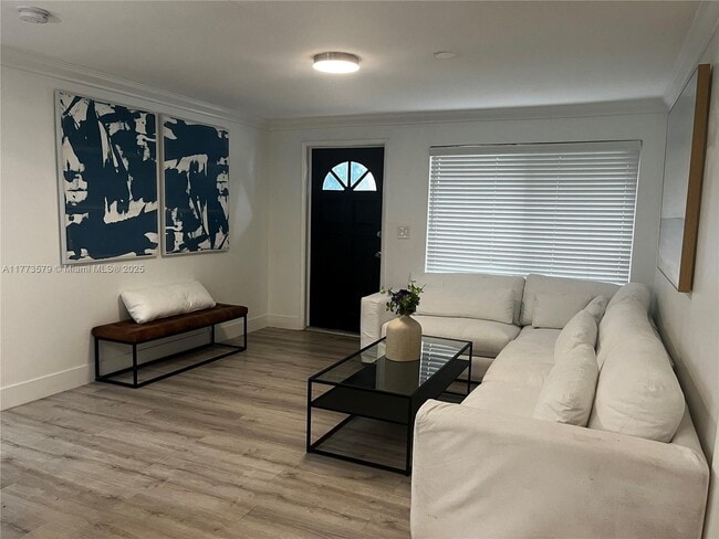 Foto del edificio - 5709 Douglas St