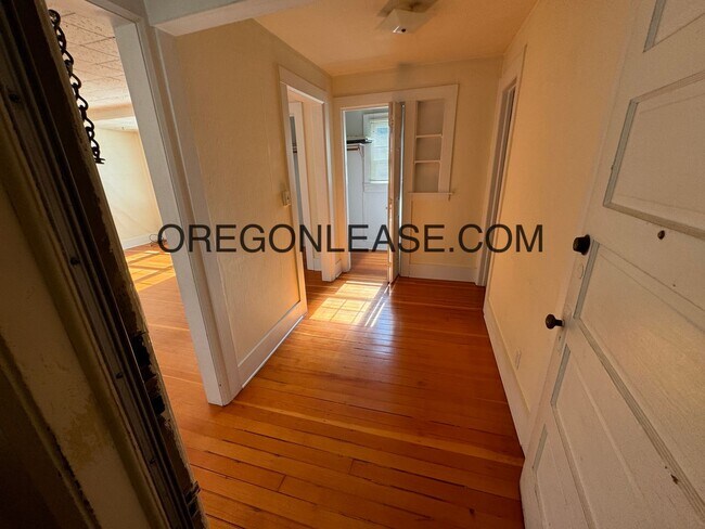 Foto del edificio - Campus area second floor studio apartment