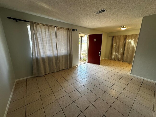 Building Photo - 310 Craigmont Dr