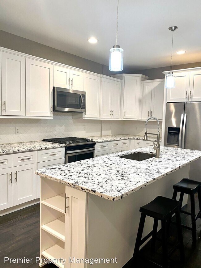 Building Photo - 3 br, 3 bath House - 120 S. Ellwood Avenue