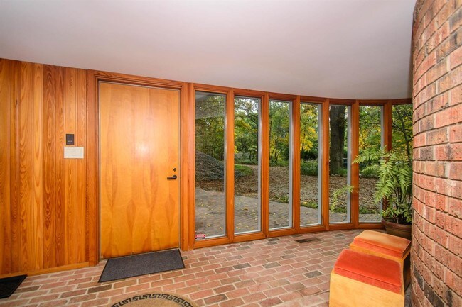 Building Photo - 205 Orchard Hills Dr