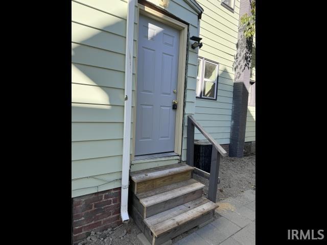 Building Photo - 614 W Charles St