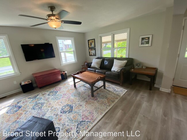 Foto del edificio - 3 br, 2 bath House - 924 Pine Hill Road