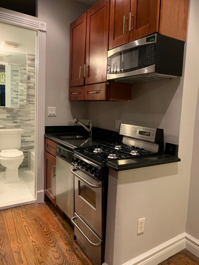 Foto del edificio - 345 W 53rd St