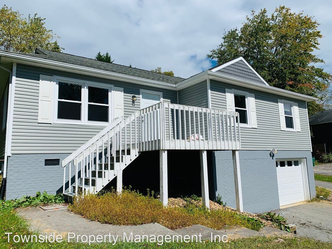 1406 Gladewood Dr, Blacksburg, VA 24060 House Rental in Blacksburg