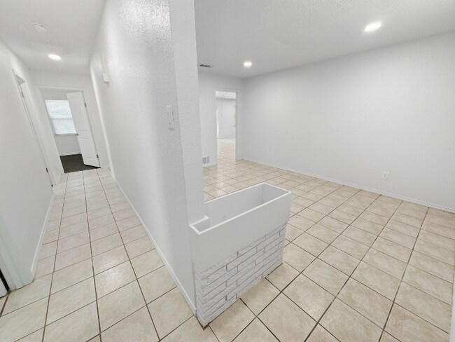 Foto del edificio - 2120 Vickie Dr