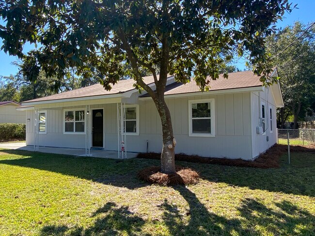 Building Photo - 627 Lee Rd