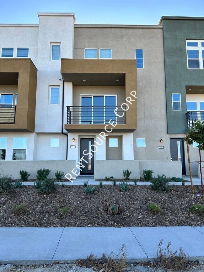Building Photo - New Construction 2 Bedroom Townhome with S...
