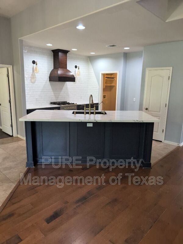 Building Photo - 803 Centerbrook Pl