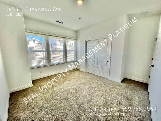 Building Photo - $2,600 Armstrong and Ashlan, 3 Bedroom Hom...