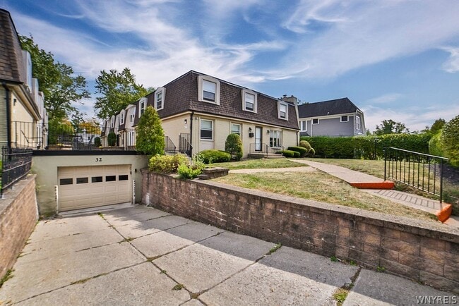 Foto del edificio - 32 Bernhardt Dr