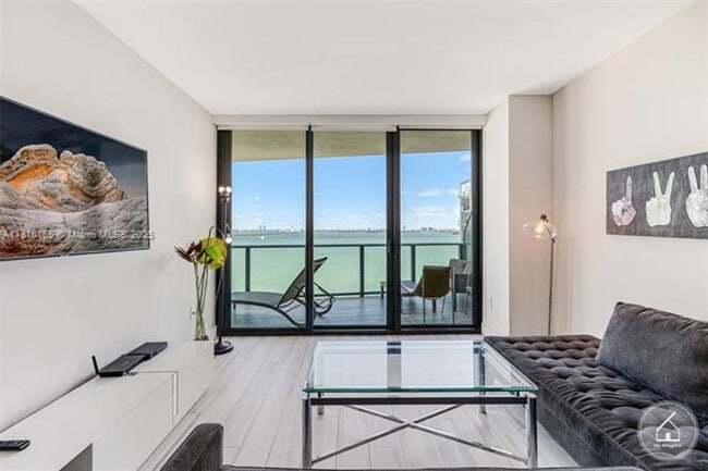 Foto del edificio - 460 NE 28th St