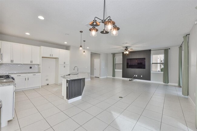 Building Photo - 6207 Voyagers Pl