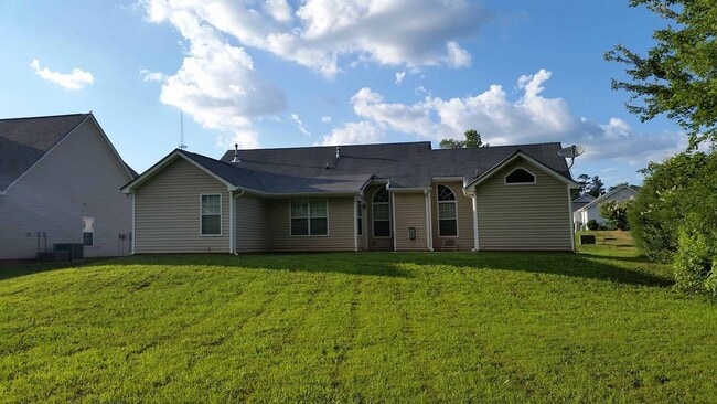 Building Photo - 303 Baldwin Park Dr