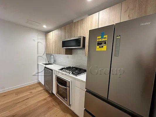 Foto principal - 2 bedroom in ASTORIA NY 11102