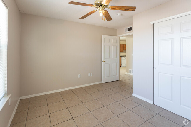 1HAB, 1BA - 706 ft² - Mission Palms Apartments