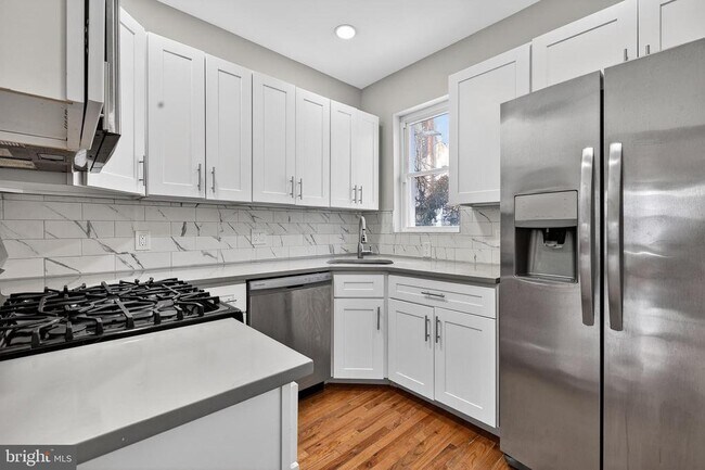 Foto del edificio - 2543 Nicholas St