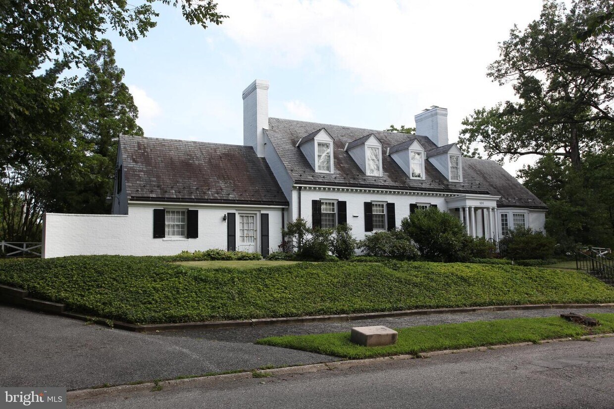 Primary Photo - 101 E Highfield Rd