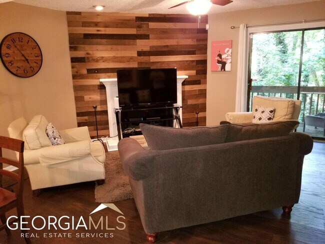 Foto del edificio - 3043 Steeplechase Dr