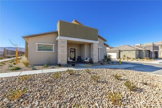 Building Photo - 896 Meadows Ln