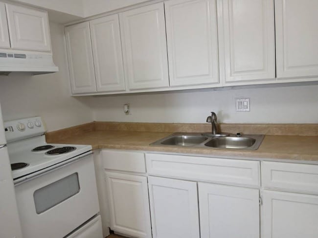 Photo - 2308 E Broadway Rd Apartment