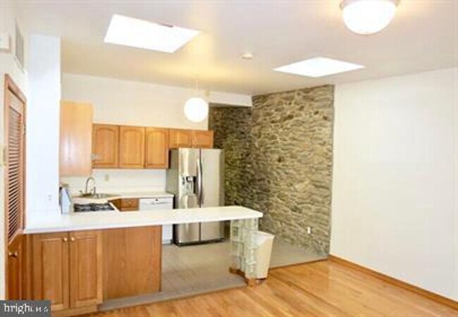 Foto del edificio - 7928 Ridge Ave