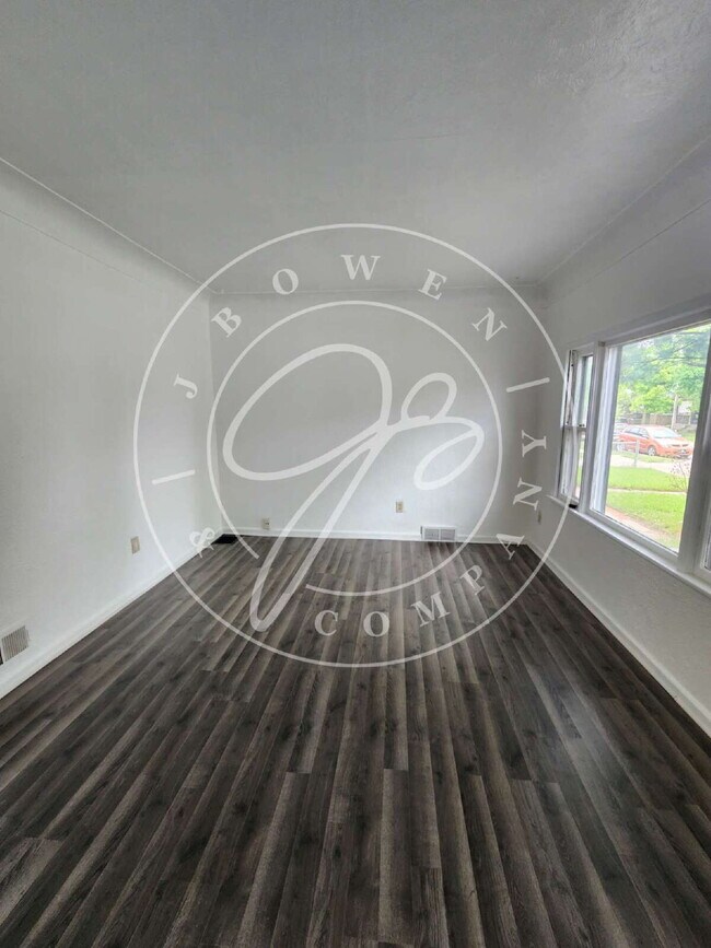 Foto del edificio - 2-Bedroom Gem! Large kitchen. Convienient ...