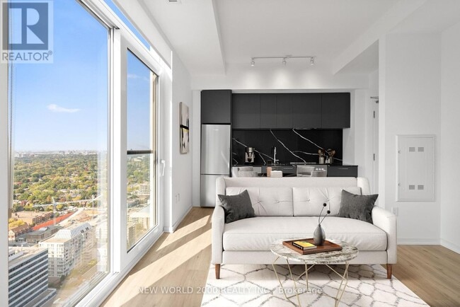 Building Photo - 101 Roehampton Ave