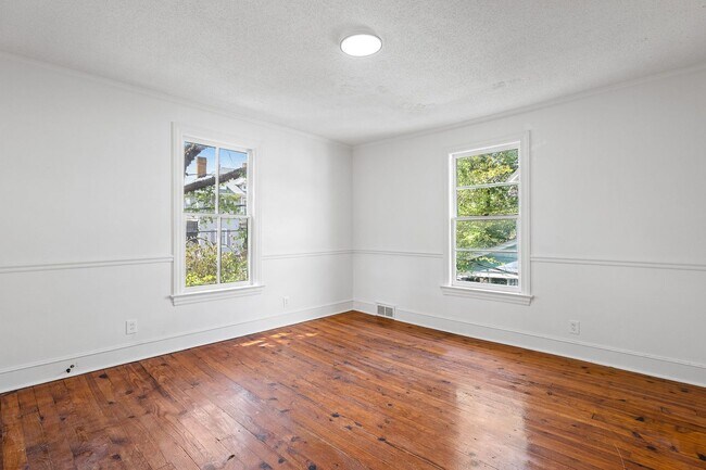 Foto del edificio - 209 N Spring St