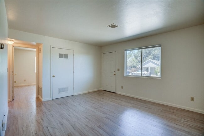 Building Photo - 229 N Arizona Ave