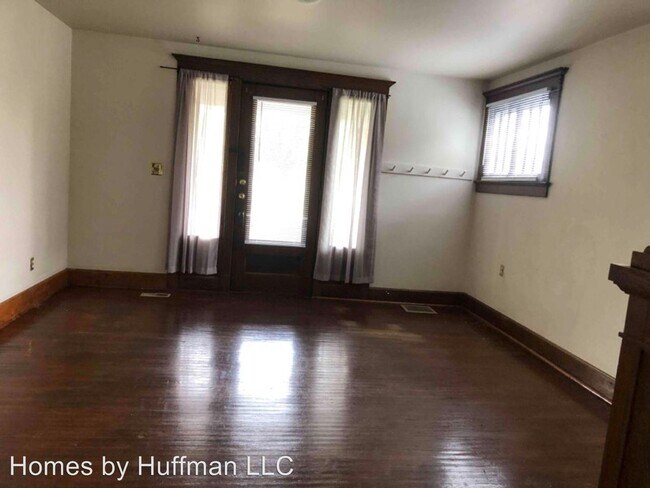 Building Photo - 950 S Kenmore Dr