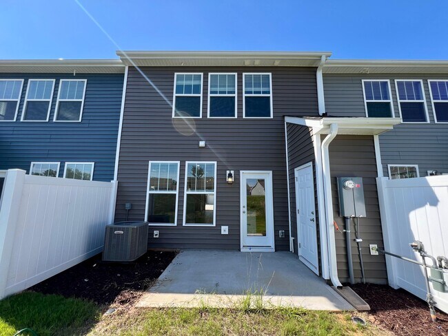 Foto del edificio - 1242 Cherry Orch Rd